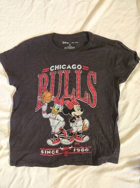 Disney x Junk Food Chicago Bulls Mickey Minnie Graphic Tee Size M NWOT